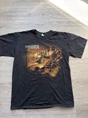 Gears of War 2 shirt